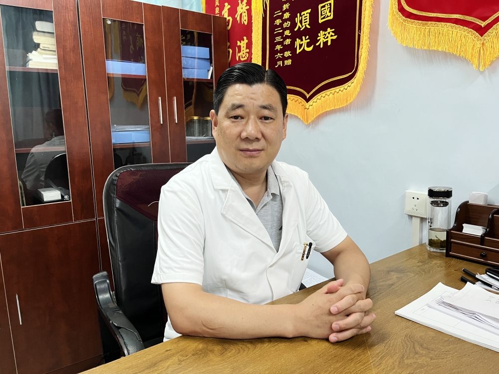 新乡潘氏脑病专科潘杰医生坐诊图